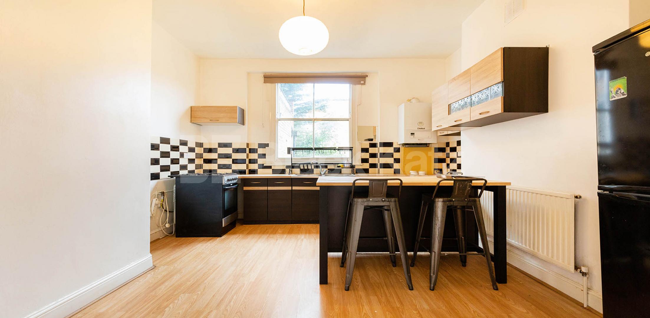 			2 Bedroom, 1 bath, 1 reception Apartment			 Sandringham Road, Dalston 